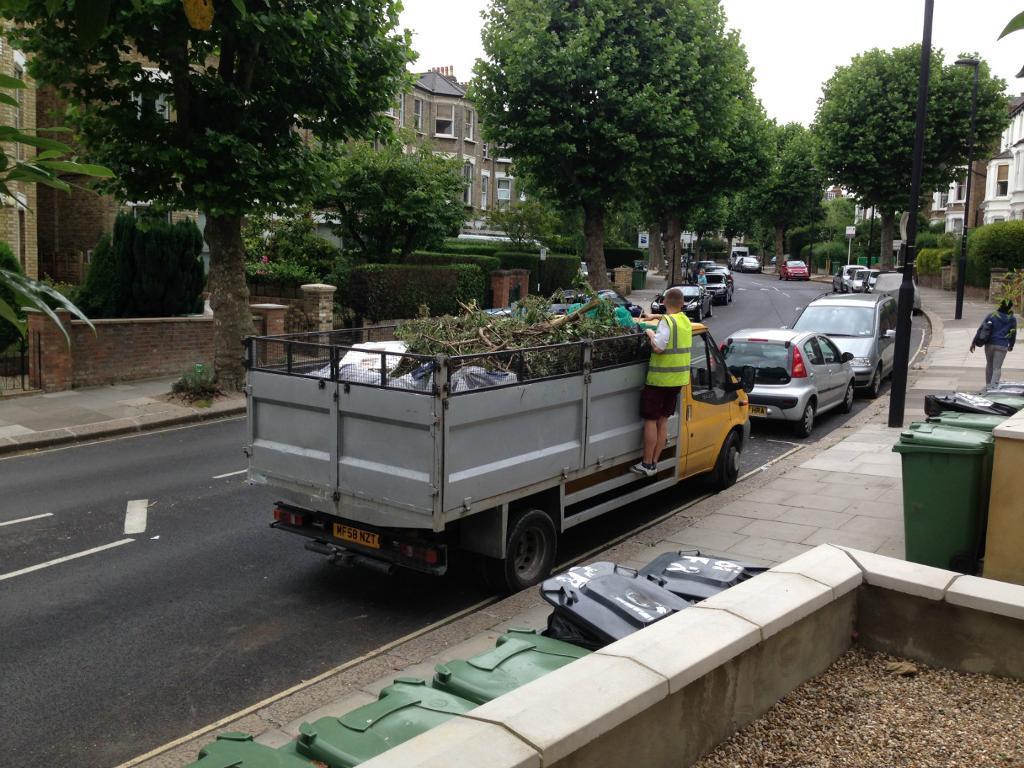 Selecting Professional Rubbish Clearance London Services